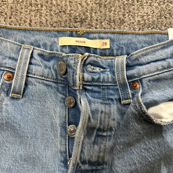 Levi's Light Blue Straight Leg Women's Jeans - Picture 3 of 3